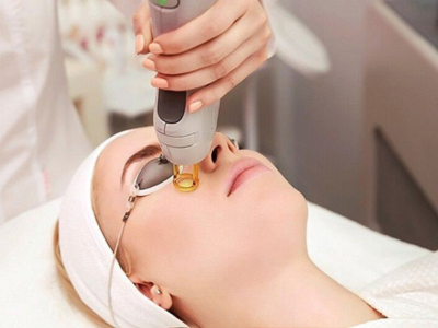 Bắn tia Laser trẻ h&oacute;a da